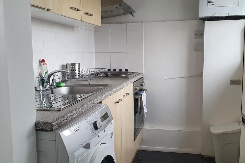 Central 1 Bedroom Apartment *Zone 1* Elephant And Castle 伦敦 外观 照片
